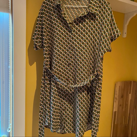 Pattern Wrap Dress - Picture 4 of 7